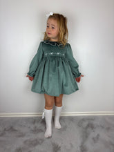 Load image into Gallery viewer, Dulce De Fresa Green Velvet Dress