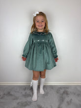Load image into Gallery viewer, Dulce De Fresa Green Velvet Dress