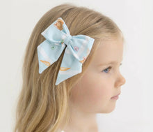 Load image into Gallery viewer, Meia Pata Rabbit Blue Hair Bow