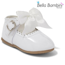 Load image into Gallery viewer, Girls White Bow Shoes