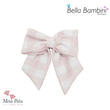Load image into Gallery viewer, Meia Pata Pink Check Hair Bow