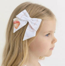 Load image into Gallery viewer, Meia Pata Milkshake Hair Bow