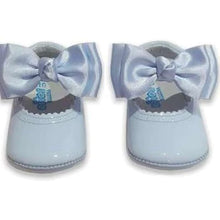 Load image into Gallery viewer, Spanish Pram Shoe with Free Bows