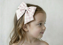 Load image into Gallery viewer, Meia Pata Pink Check Hair Bow