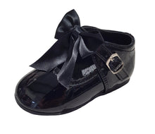 Load image into Gallery viewer, Girls Black Bow Shoes