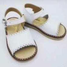 Load image into Gallery viewer, Aladino Girls White Sandal